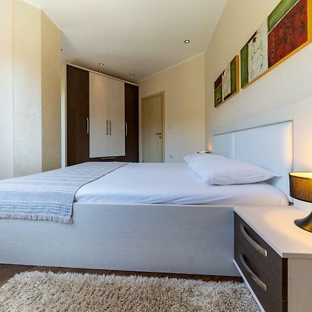 بودفا Apartments Crystall المظهر الخارجي الصورة