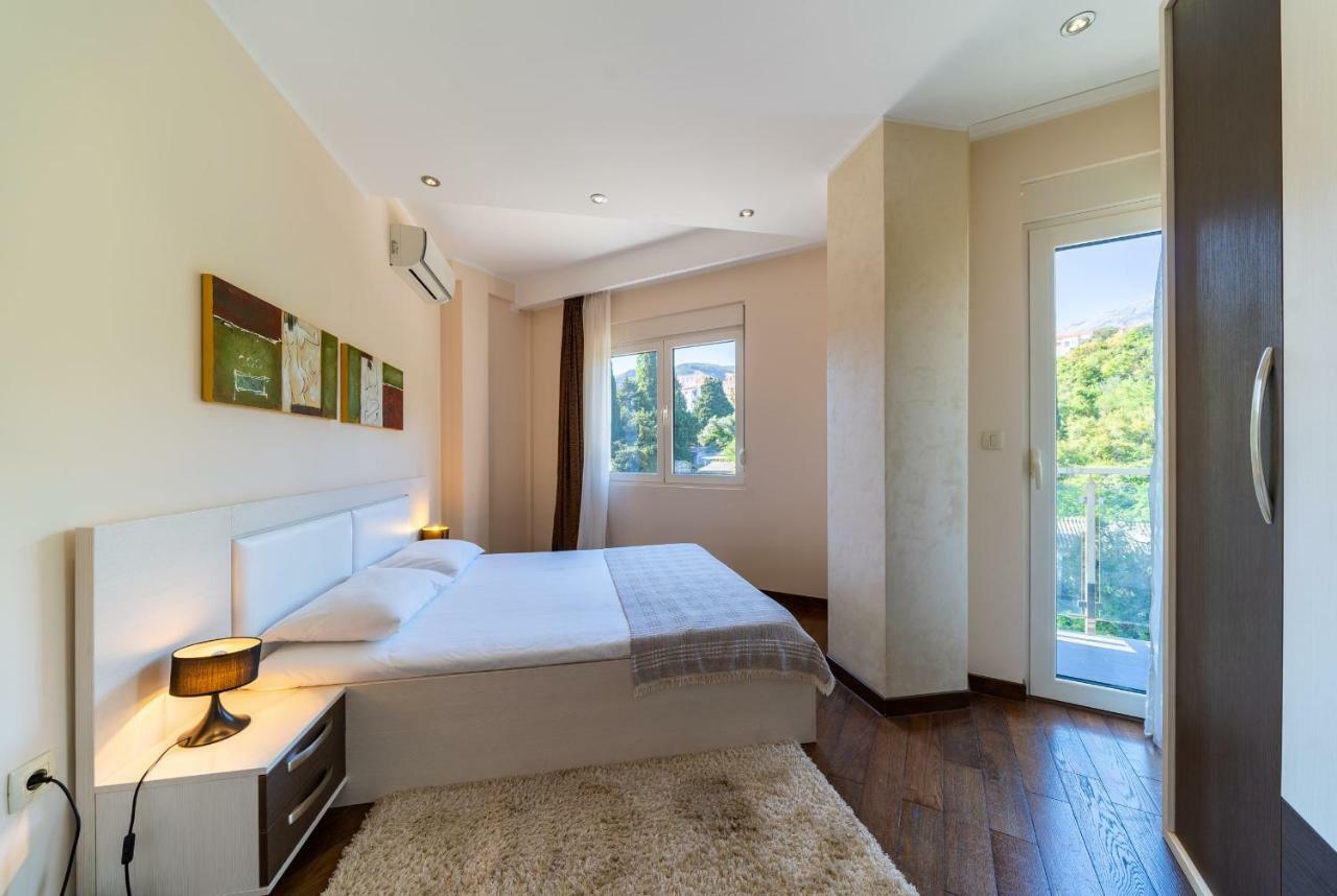 بودفا Apartments Crystall المظهر الخارجي الصورة