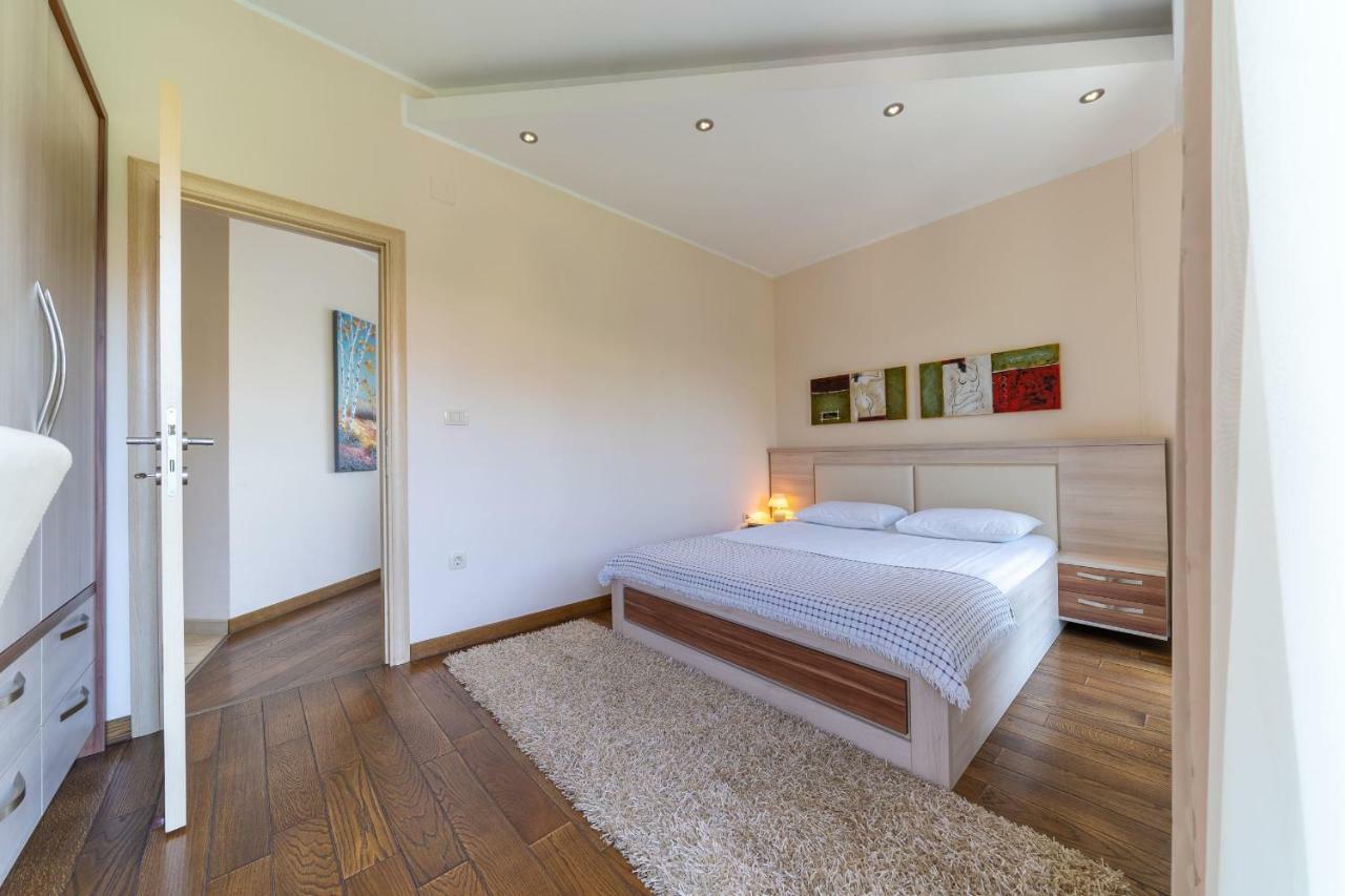 بودفا Apartments Crystall المظهر الخارجي الصورة