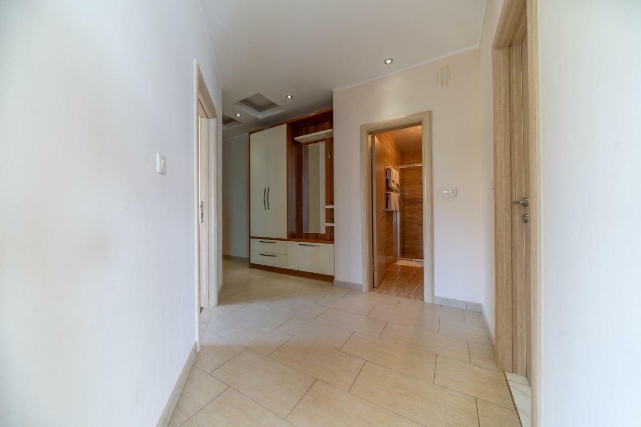 بودفا Apartments Crystall المظهر الخارجي الصورة
