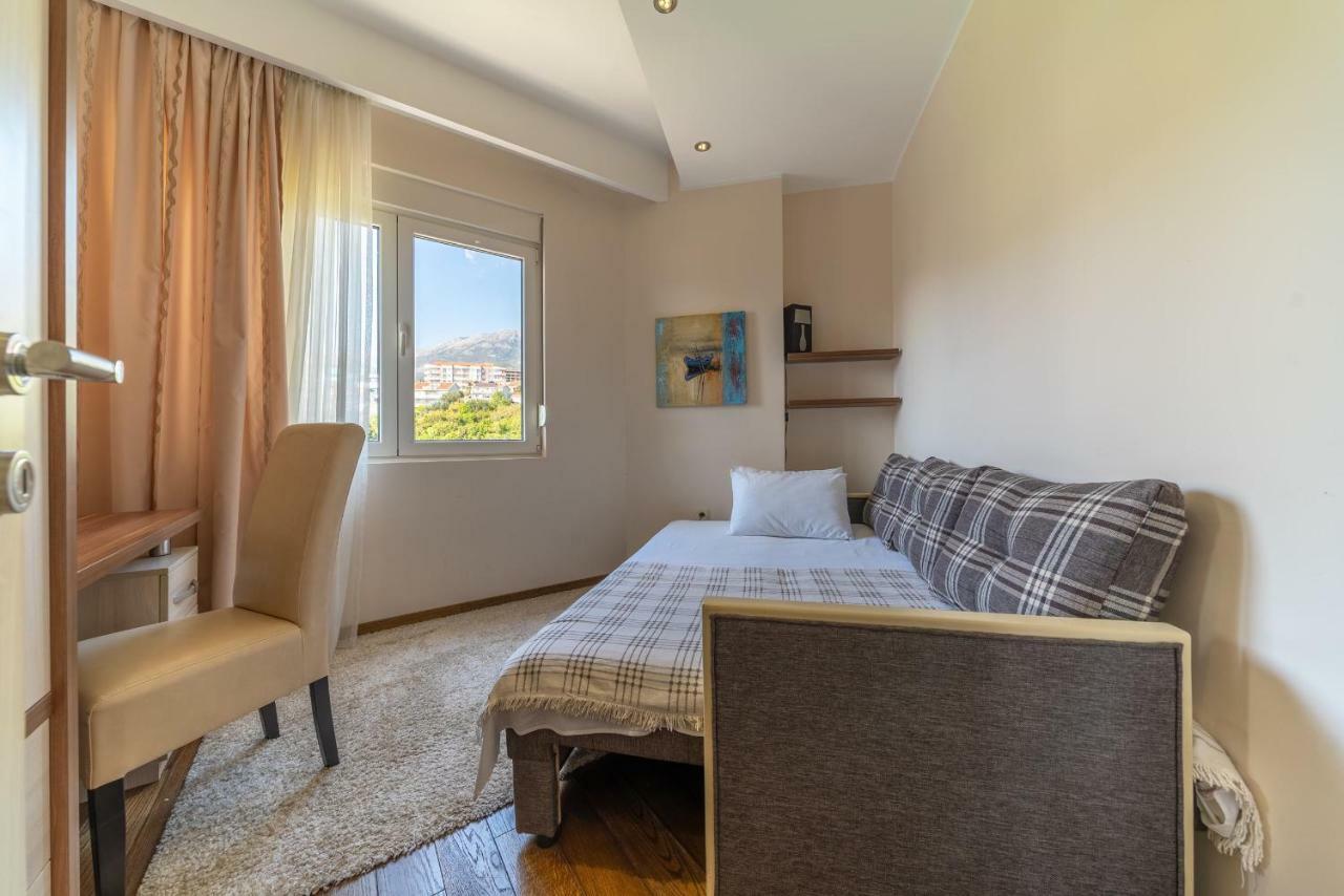بودفا Apartments Crystall المظهر الخارجي الصورة